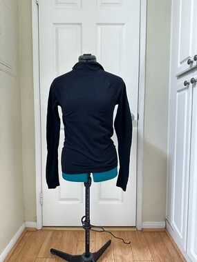 Athleta SzM Flurry Seemless Black Stretch Ribbed High Neck Hoodie W/ Thumb Holes